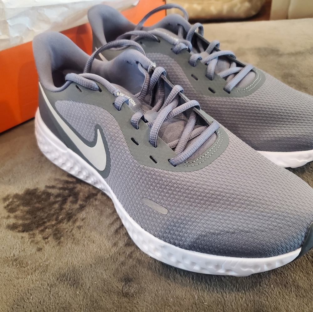 Nike Revolution 5 (Wide 4E)